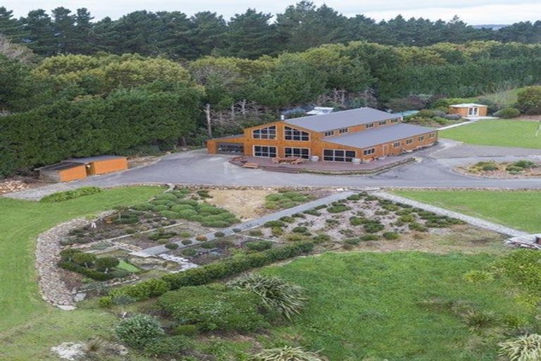 Photo of property in 60 Waicola Drive, Fitzherbert, Palmerston North, 4471