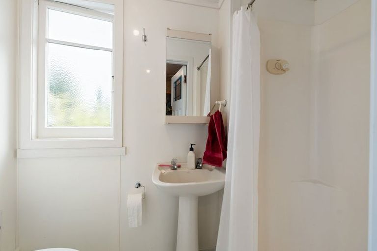Photo of property in 2 Kent Road, Regent, Whangarei, 0112