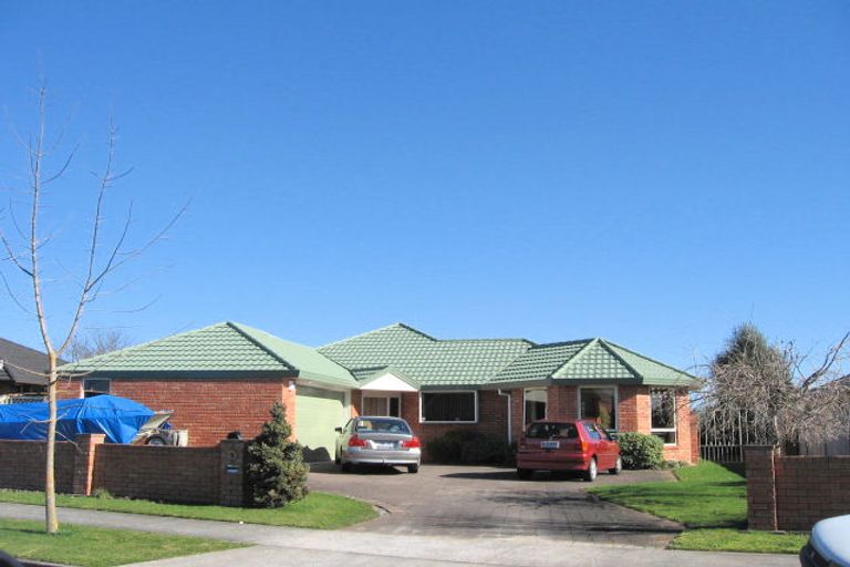 Photo of property in 8 Waipuna Place, Rototuna, Hamilton, 3210