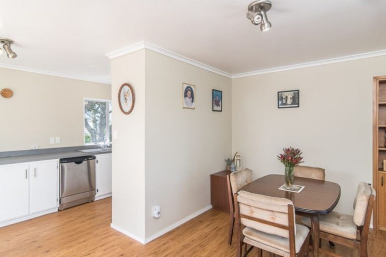 Photo of property in 5 Freyberg Crescent, Waikanae Beach, Waikanae, 5036