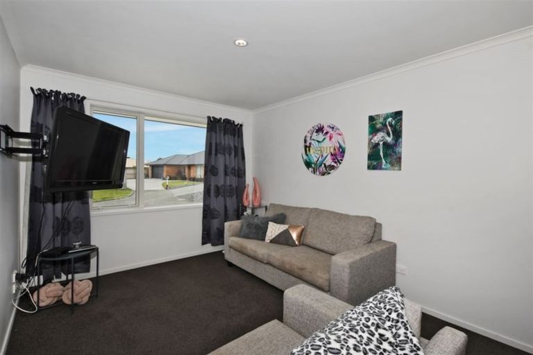 Photo of property in 86 Barbados Way, One Tree Point, 0118