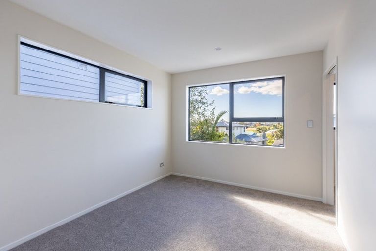 Photo of property in 6d Kaweka Street, New Lynn, Auckland, 0600