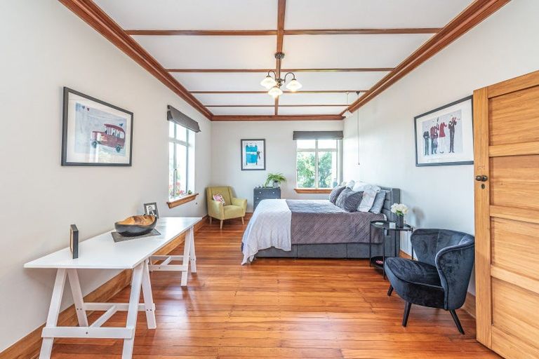 Photo of property in 1 Chester Street, Waverley, 4510