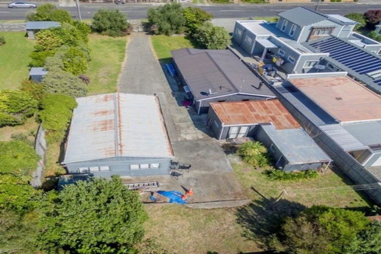 Photo of property in 33 Rauparaha Street, Waikanae Beach, Waikanae, 5036