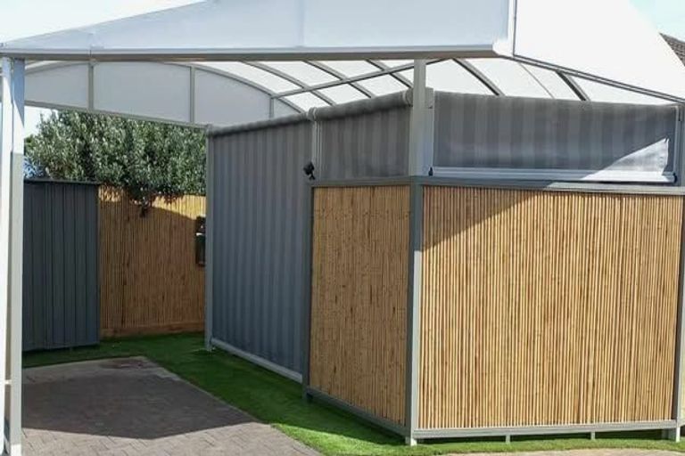 Photo of property in 1/56 Kiwi Esplanade, Mangere Bridge, Auckland, 2022