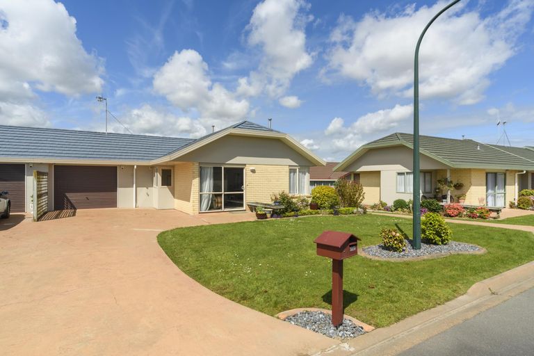 Photo of property in 3 Royal Fern, Kelvin Grove, Palmerston North, 4414