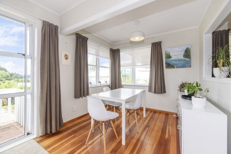 Photo of property in 18 Huruhuru Road, Massey, Auckland, 0614