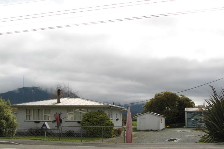 Photo of property in 111 Waller Street, Murchison, 7007