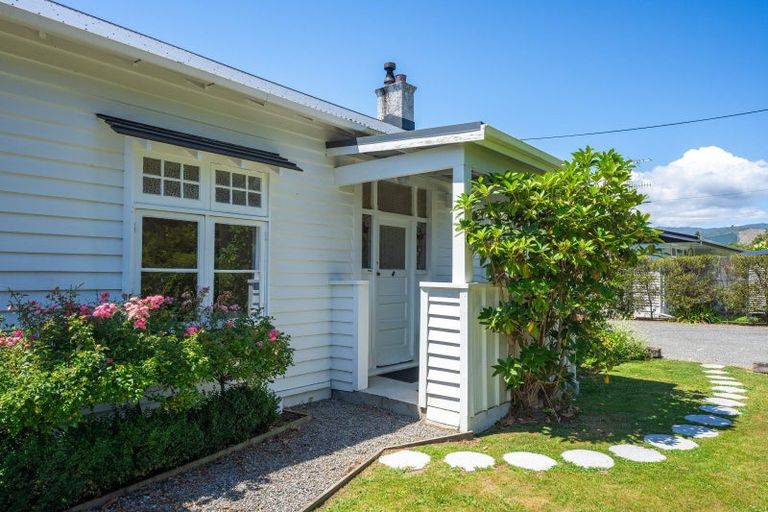 Photo of property in 56b Rahui Road, Otaki, 5512