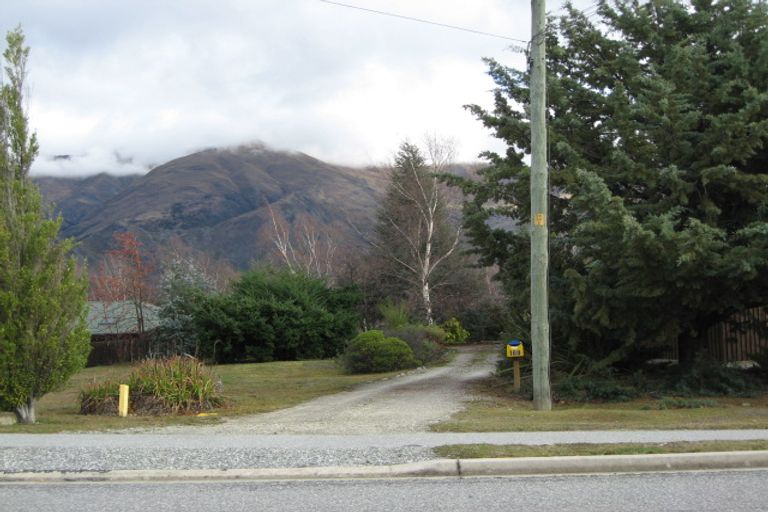 Photo of property in 100 Beacon Point Road, Wanaka, 9305