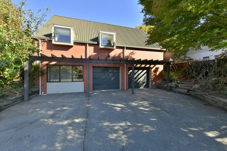 Photo of property in 28 Camberwell Place, Avonhead, Christchurch, 8042