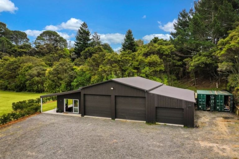 Photo of property in 34 Merewhira Road, Paremoremo, Albany, 0793