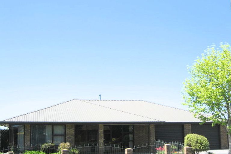 Photo of property in 10 Langham Place, Redwood, Christchurch, 8051