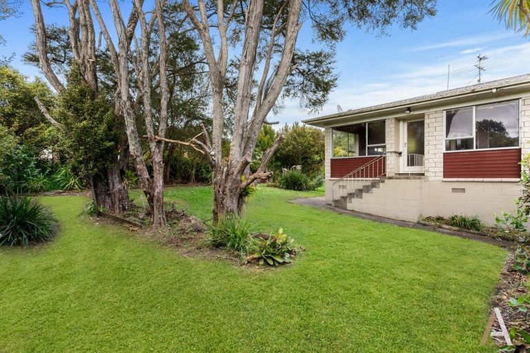 Photo of property in 2/70 Cliff View Drive, Green Bay, Auckland, 0604