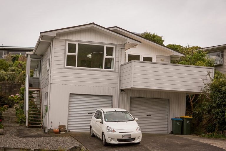 Photo of property in 15 Gloaming Hill, Titahi Bay, Porirua, 5022