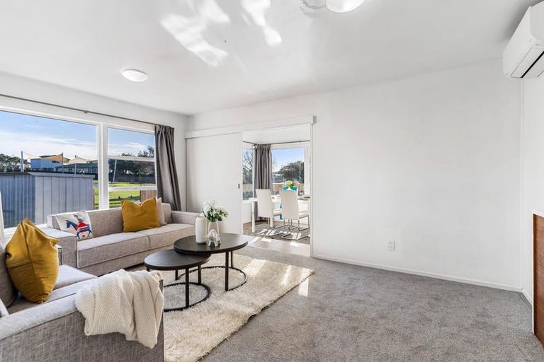 Photo of property in 22 Innismara Avenue, Wattle Downs, Auckland, 2103