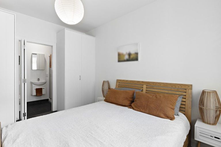 Photo of property in 36 Oroua Street, Eastbourne, Lower Hutt, 5013