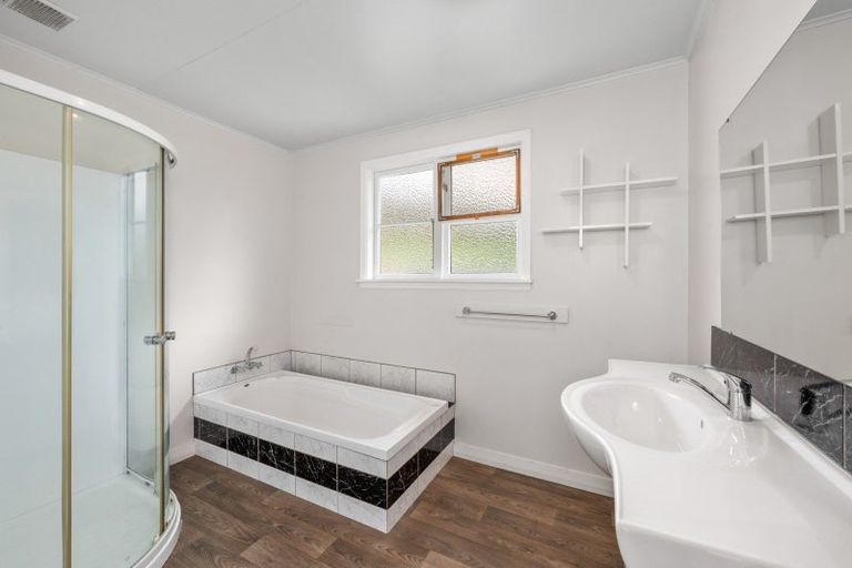Photo of property in 27 Oxford Street, Picton, 7220