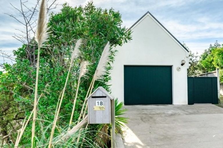Photo of property in 18 Kohutuhutu Road, Raumati Beach, Paraparaumu, 5032