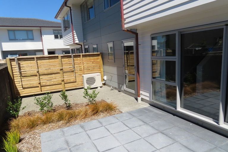 Photo of property in 5 John Reynolds Square, Hutt Central, Lower Hutt, 5010