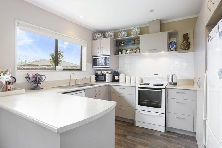 Photo of property in 2/93 Florence Avenue, Orewa, 0931