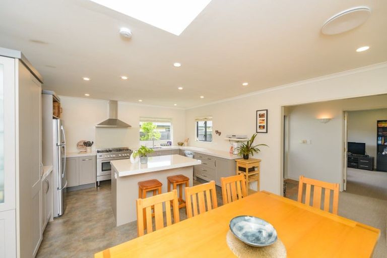 Photo of property in 100 Summerhill Drive, Fitzherbert, Palmerston North, 4410
