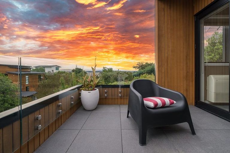 Photo of property in 11 Janice Place, Mount Pleasant, Christchurch, 8081