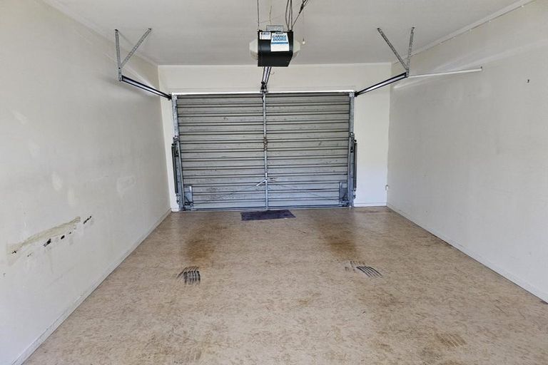 Photo of property in 1 Pinedale Place, Henderson, Auckland, 0610