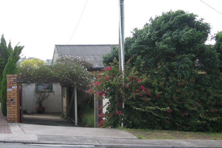 Photo of property in 2/79 East Coast Road, Castor Bay, Auckland, 0620