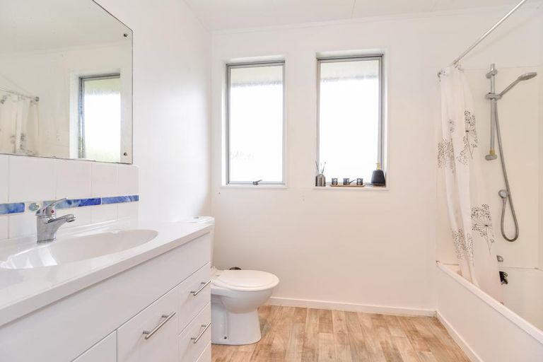 Photo of property in 168 Universal Drive, Henderson, Auckland, 0610