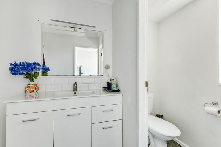 Photo of property in 10 Tawari Street, Inglewood, 4330