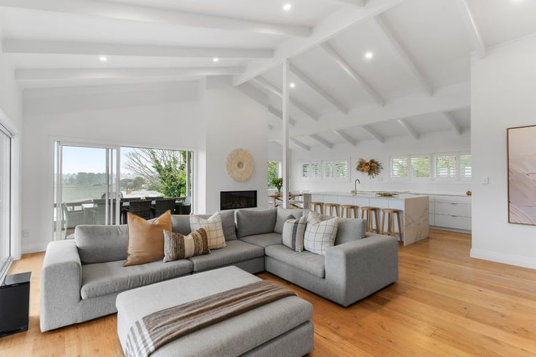 Photo of property in 3 Francis Avenue, Stanmore Bay, Whangaparaoa, 0932