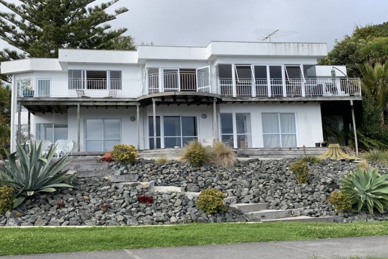Photo of property in 17 Maori Hut Road, Red Beach, 0932
