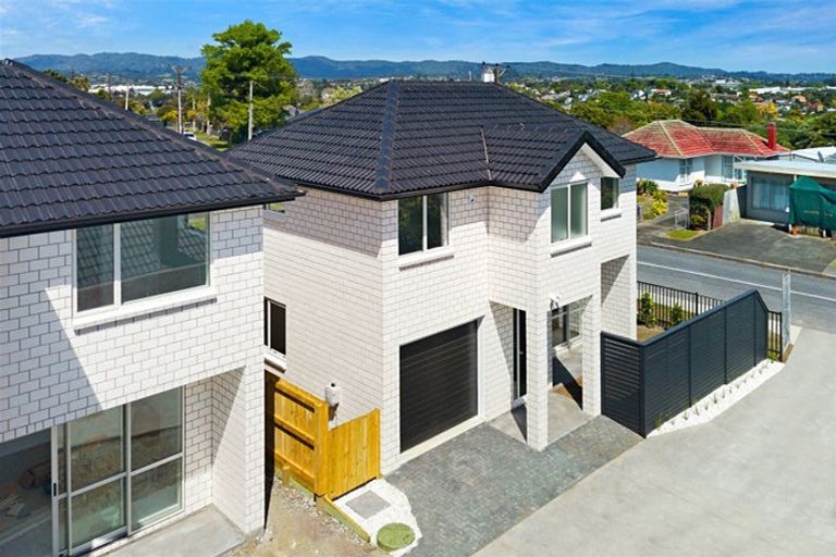 Photo of property in 14b Kirrie Avenue, Te Atatu South, Auckland, 0610