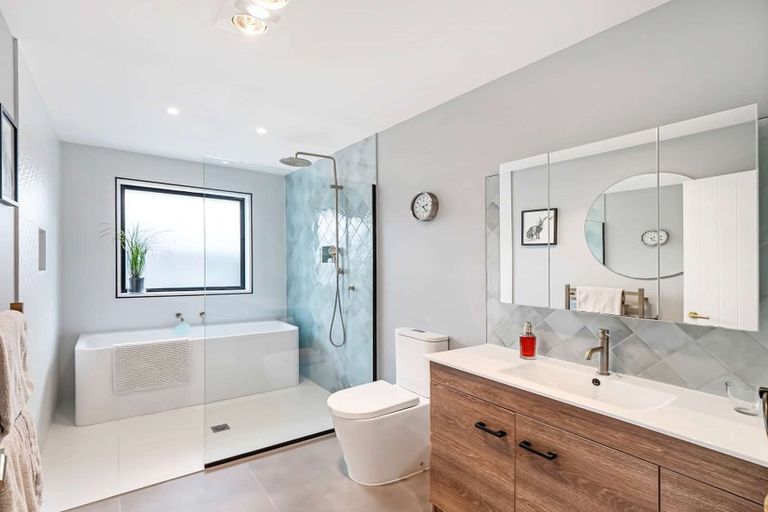 Photo of property in 33 Tara Crescent, Woodend, 7610