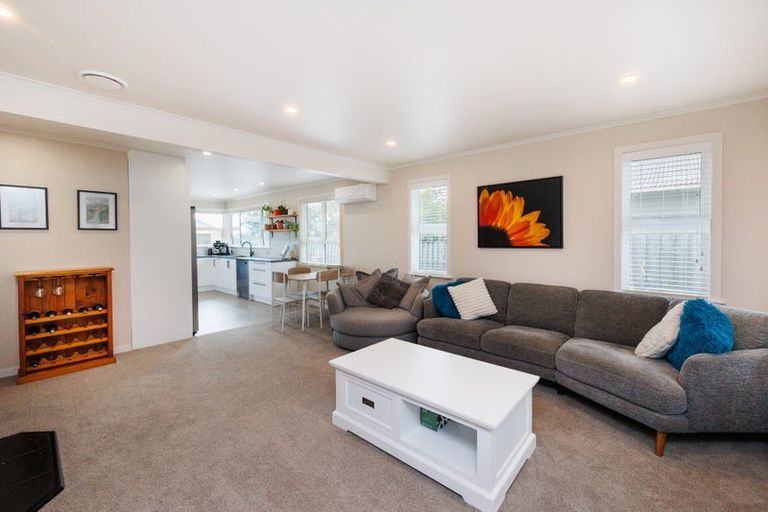 Photo of property in 42 Peters Avenue, Cloverlea, Palmerston North, 4412