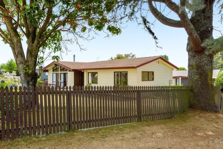 Photo of property in 12 Bishoprick Crescent, Te Puke, 3119
