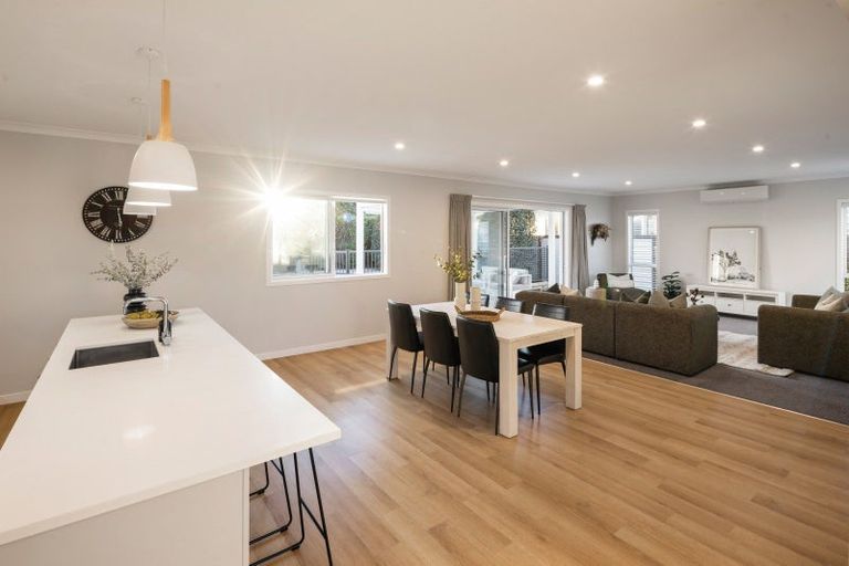 Photo of property in 82 Grey Street, Cambridge, 3434