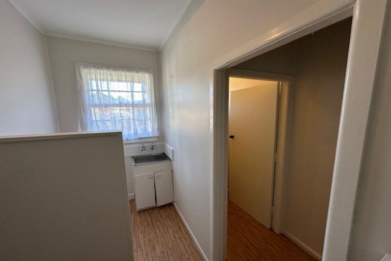 Photo of property in 4/2 Godley Road, Green Bay, Auckland, 0604