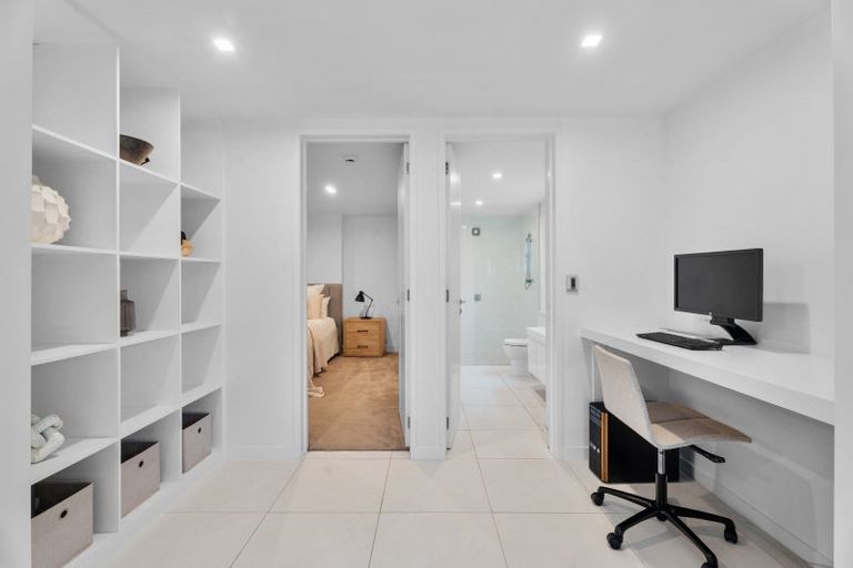 Photo of property in 1 Endymion Place, Half Moon Bay, Auckland, 2012