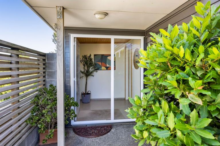 Photo of property in 11 Margaret Place, Merrilands, New Plymouth, 4312