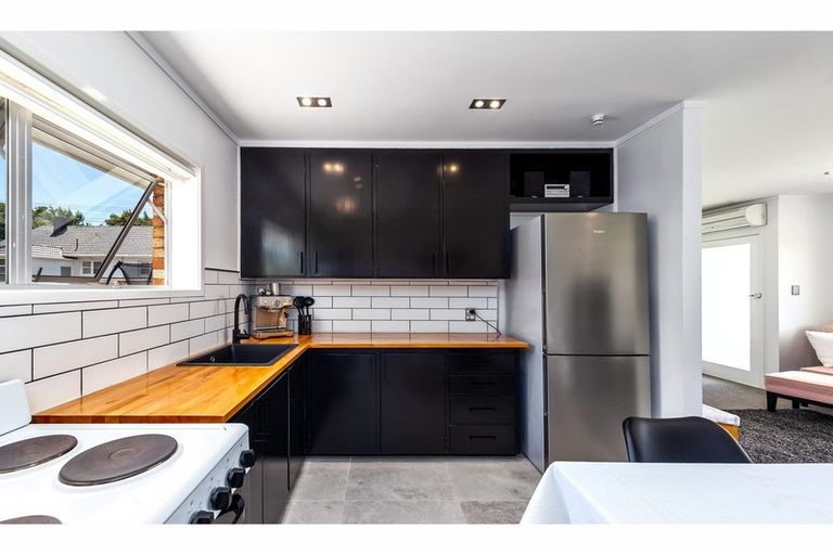 Photo of property in 1b Karaka Street, New Lynn, Auckland, 0600