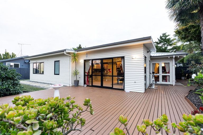 Photo of property in 19 Kitewao Street, Northcote, Auckland, 0627