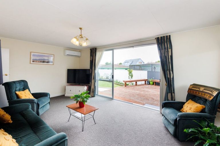 Photo of property in 28 Escort Grove, Awapuni, Palmerston North, 4412