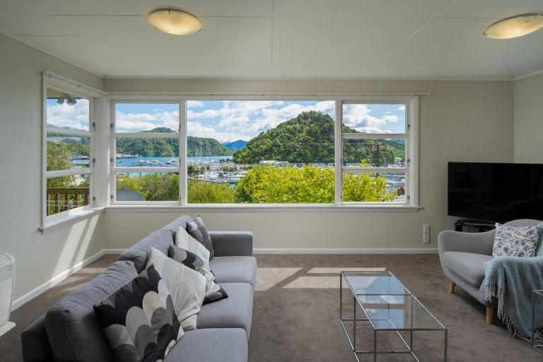 Photo of property in 34 Waikawa Road, Picton, 7220