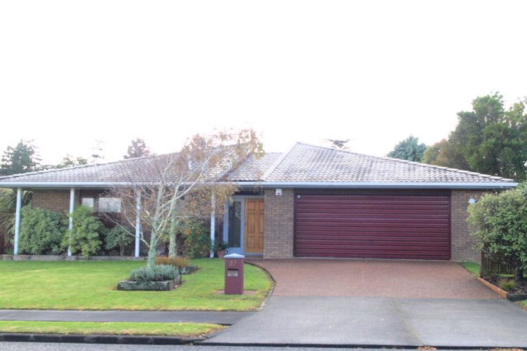 Photo of property in 27 Golfland Drive, Golflands, Auckland, 2013
