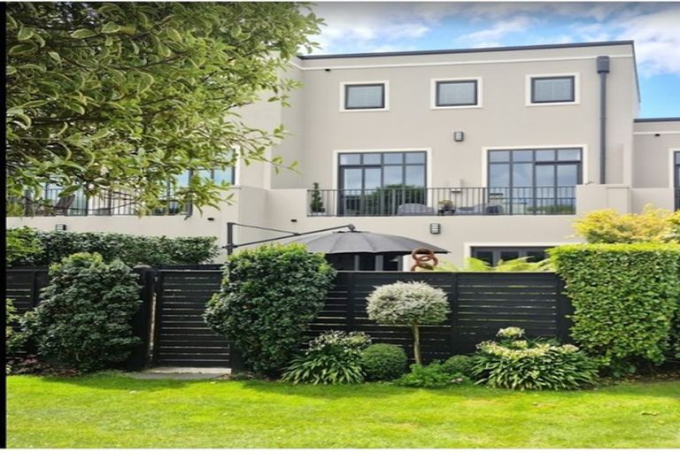 Photo of property in 8 Country Club Terrace, Northwood, Christchurch, 8051