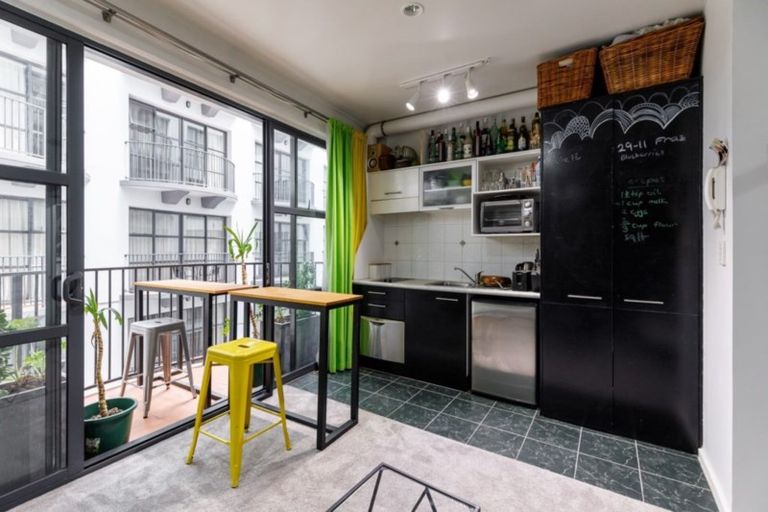 Photo of property in Atrium Towers, 4i/154 The Terrace, Wellington Central, Wellington, 6011