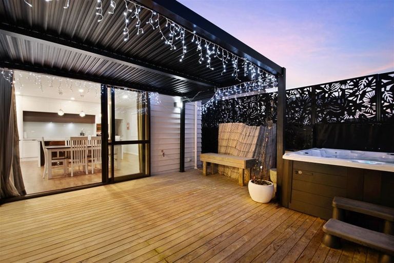 Photo of property in 144a Hutchinson Avenue, New Lynn, Auckland, 0600