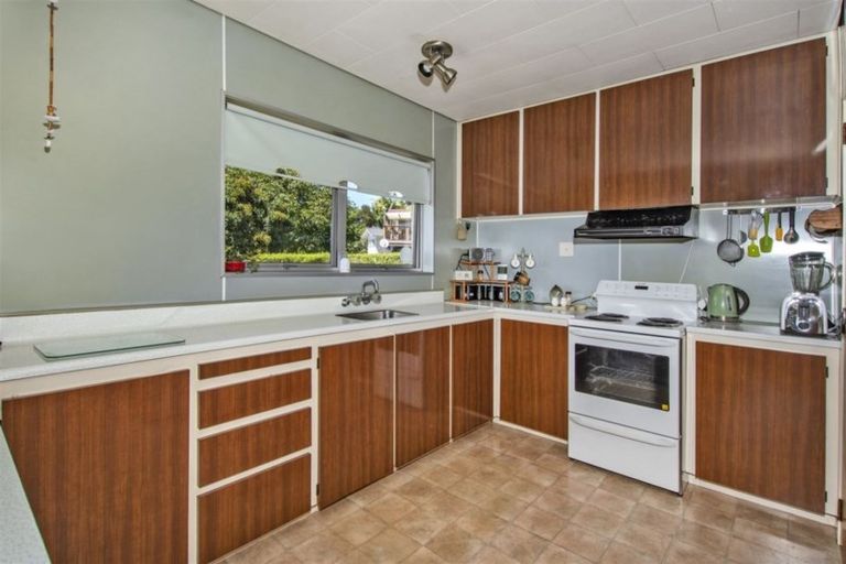 Photo of property in 15 Adams Place, Te Kamo, Whangarei, 0112